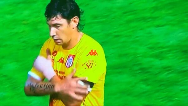 El gesto de Roberto Ovelar tras su expulsión