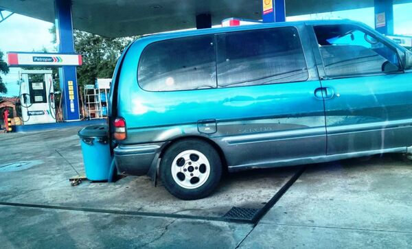 ¿Combustible de contrabando en surtidor de Petropar? •