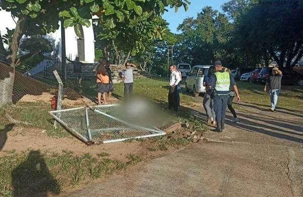 ¡Tragedia! Profe murió arrollada por un transporte escolar en la entrada del cole