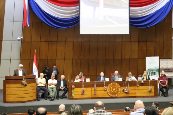 Presentan primer diccionario cuatrilingüe para pueblos ayoreos - trece