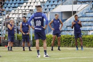 Con nuevos bríos para esta temporada el credito albiceleste enfrenta mañana a Fernando de la Mora