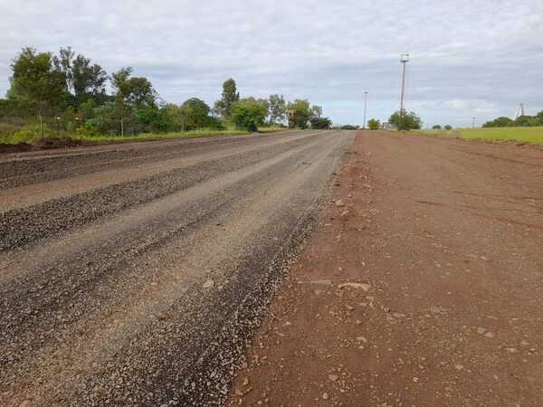 Mal tiempo interrumpe trabajo de asfaltado en acceso al puente internacional