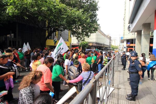 Diario HOY | #JapiroLasReguladas: protestarán por mejor transporte público y no "soluciones parche"