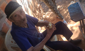 Abuelo es abandonado por sus 14 hijos en Coronel Oviedo y sufre necesidades - OviedoPress