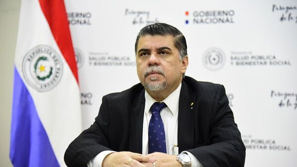 Ministro de Salud volvió de Brasil y está internado en un sanatorio privado