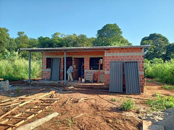 Avanza la construcción de viviendas para familias de comunidad indígena de Abaí - .::Agencia IP::.