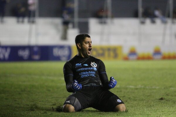 Sol de América dio el golpe y eliminó a Cerro Porteño | 1000 Noticias