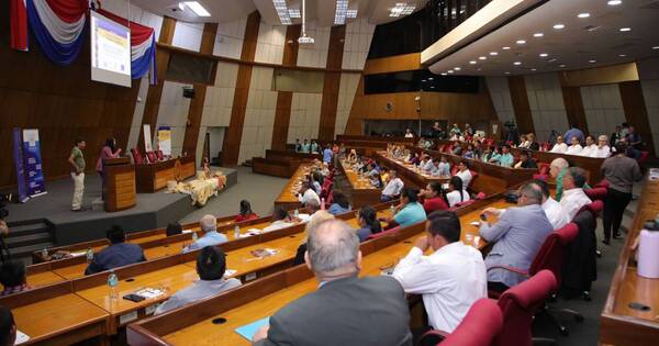 La Nación / Candidatos indígenas expusieron sus proyectos y exigen igualdad en la política