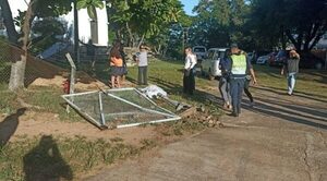Transporte escolar atropella y mata a una docente en Mariano Roque Alonso - Radio Imperio