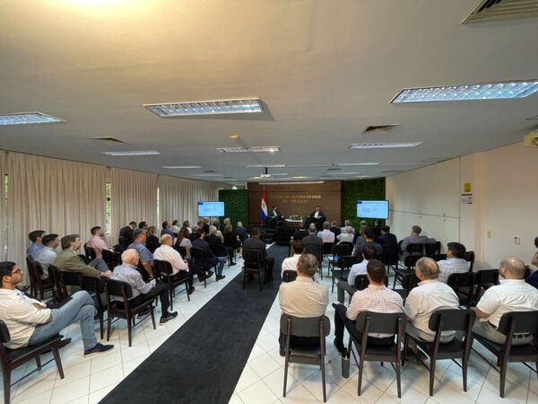 Candidatos presidenciables conversan con empresarios - MarketData