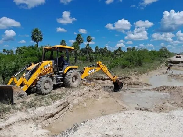 Buscan rehabilitar caminos de tierra en Alto Paraguay - Noticias del Chaco - ABC Color