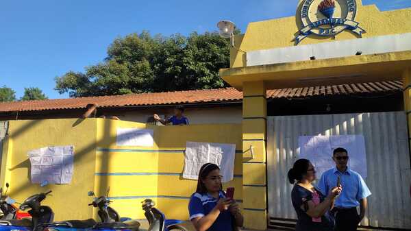Alumnos de ''Florencio Acevedo'' siguen con la medida de fuerza - Oasis FM 94.3