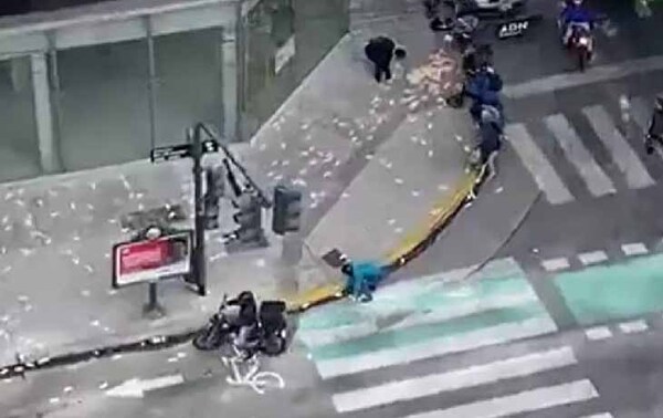 ¡Lluvia de billetes! Tras intento de robo, millonario botín voló por las calles en Buenos Aires – Prensa 5