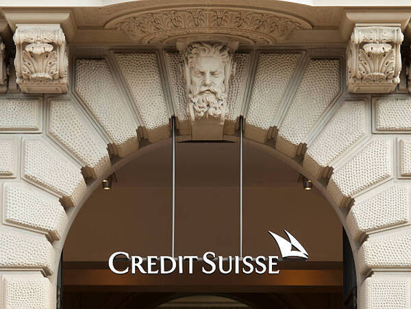 Senado suizo aprueba créditos para garantizar compra de Credit Suisse por UBS - Revista PLUS