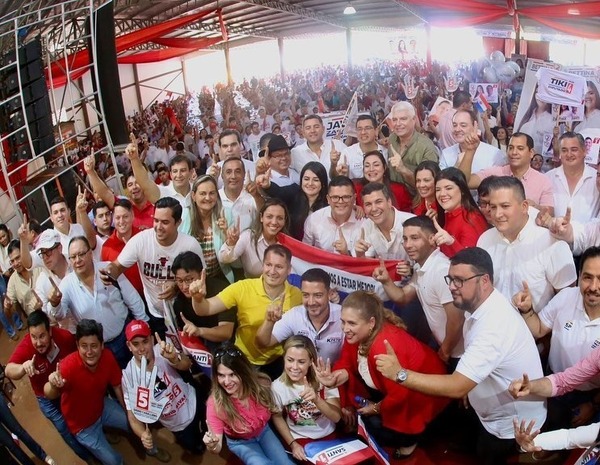 Para Santiago Peña, el futuro de las familias está en juego