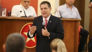 Horacio Cartes dijo que no renuncia a ANR y que ya tiene fondos