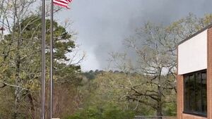 Furioso tornado en Arkansas deja a su paso destrucción y víctimas