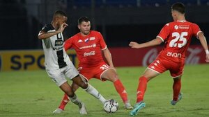 Tacuary y Nacional igualan sin goles en Sajonia