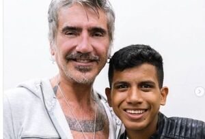 Alejandro Fernández cumple el sueño de un joven venezolano