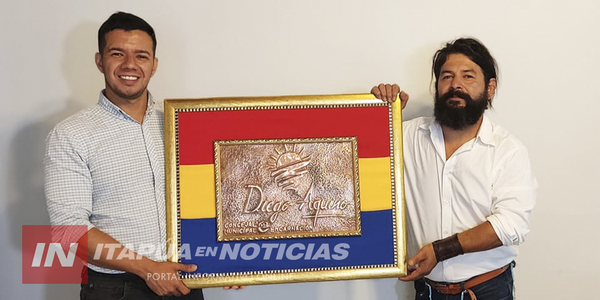 ARTISTA DE TOMÁS R. PEREIRA DONÓ CUADRO AL CONCEJAL MUNICIPAL DIEGO AQUINO - Itapúa Noticias