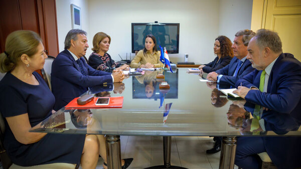 Viceministro y jefe de misión electoral analizaron detalles organizativos para las generales - .::Agencia IP::.