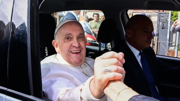 Papa Francisco fue dado de alta: “aún estoy vivo” | 1000 Noticias