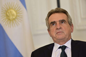Argentina "convive con 3 crisis" y el "endeudamiento feroz" con el FMI, según Rossi - MarketData