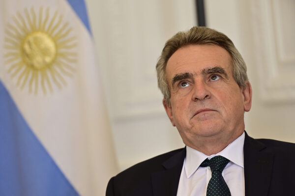 Argentina "convive con 3 crisis" y el "endeudamiento feroz" con el FMI, según Rossi - MarketData