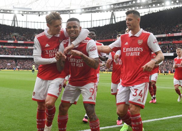 Arsenal vapulea a Leeds y se mantiene líder de la Premier League | 1000 Noticias