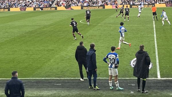 Brighton de Julio Enciso iguala ante el Brentford