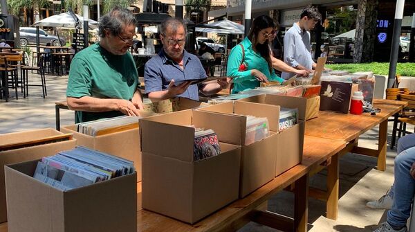 Diario HOY | Vinilo Cooltural: Feria de discos en la plaza del Mariscal