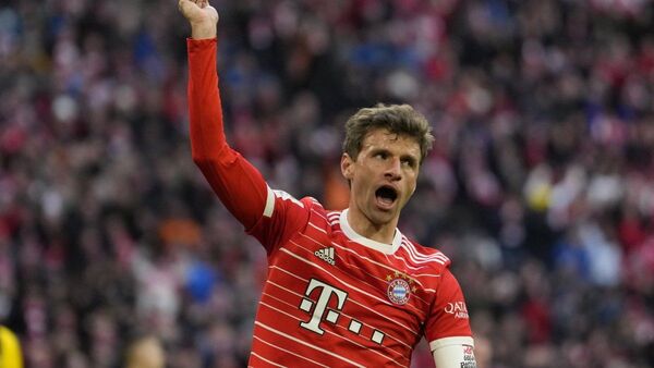 Bayern vuelve a la cima en el debut de Tuchel