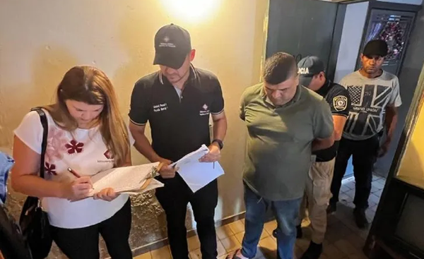 Detienen a un hombre que engañaba a jóvenes para presuntamente violarlas - Noticiero Paraguay