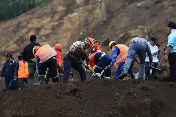 Asciende a 27 la cifra de fallecidos por alud en zona andina de Ecuador - Mundo - ABC Color