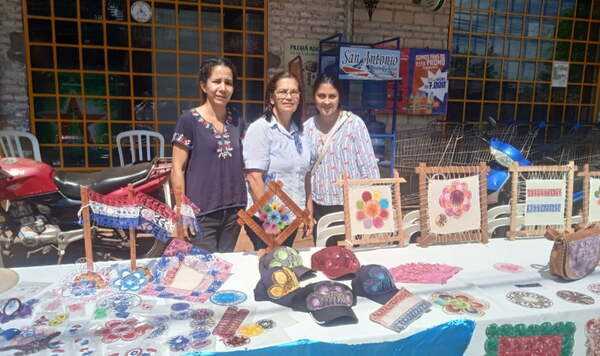 Organizan la 1ra Mini Feria de artesanas sanjosianas, bordadoras de Ñanduti - Noticiero Paraguay
