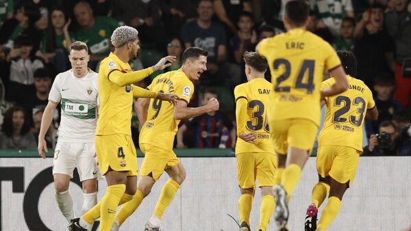 Barcelona golea y se acerca al título