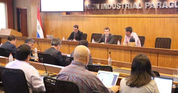 La Nación / Referentes del sector fluvial dialogaron para avanzar en postura sobre peaje en la hidrovía
