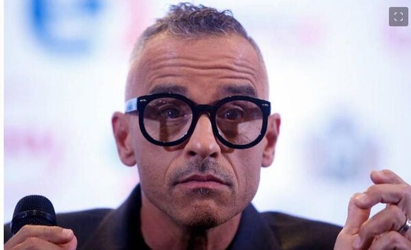 Eros Ramazzotti se va del escenario tras molestarse con el cuerpo de seguridad durante un concierto