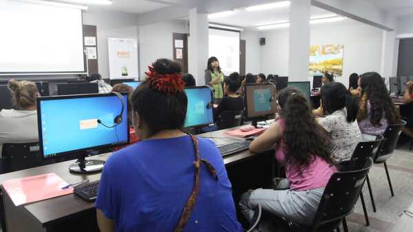 Diario HOY | Habilitan curso de computación para pobladores del Bañado Tacumbú