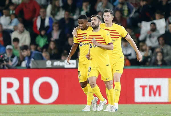 Diario HOY | Lewandowski refuerza el cómodo liderato del Barcelona