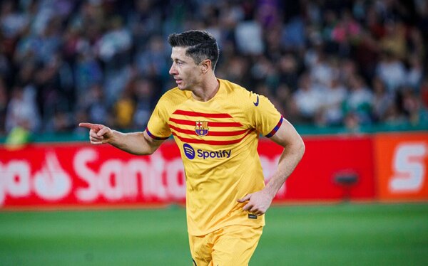 Versus / Barcelona golea al Elche de Beccacece y refuerza todavía más su liderato