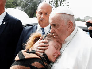 El papa Francisco fue dado de alta luego de tres noches hospitalizado por bronquitis: “Todavía estoy vivo”