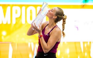 Versus / La checa Kvitova resurge en el WTA 1000 de Miami y frustra el doblete de Rybakina