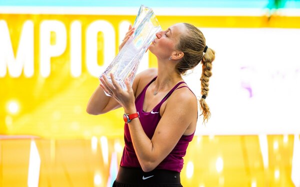 Versus / La checa Kvitova resurge en el WTA 1000 de Miami y frustra el doblete de Rybakina
