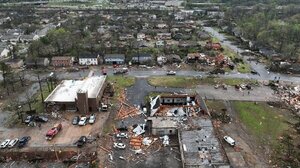 Tornados arrasan Estados Unidos y matan a 21 personas