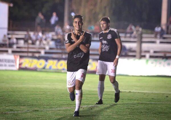 Guaireña 1-Resistencia 3: Tri-ángulo en el Parque - Fútbol - ABC Color