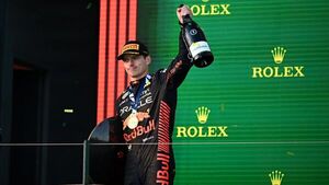 Max Verstappen más líder ganando en el caos de Melbourne