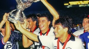 Diario HOY | Aquella histórica noche en que Olimpia hizo 2x1 en títulos internacionales 