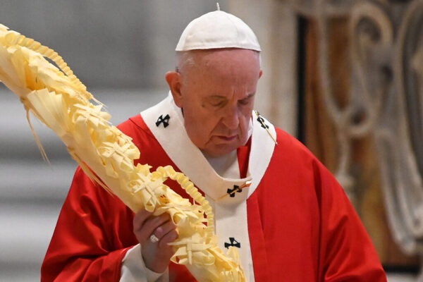 Diario HOY | El papa agradece las oraciones por su salud tras presidir la misa de Ramos