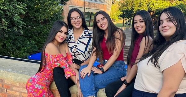 ¡Son hermosas! Laurys Dyva presentó a sus compañeras de facultad y causó furor